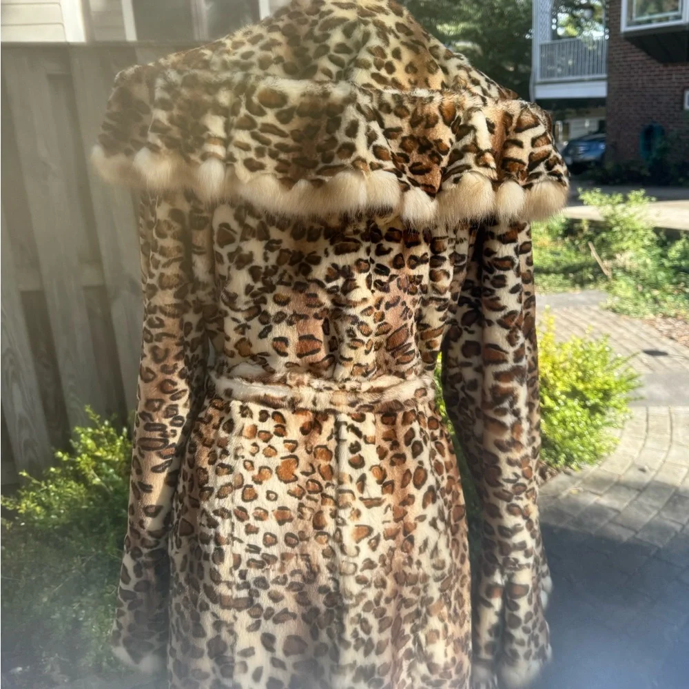 Leopard Print Mink Fur Coat. - Picture 2 of 4